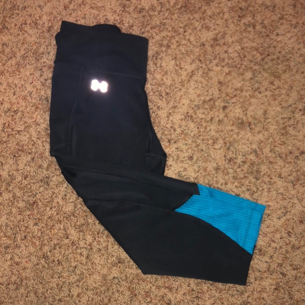 Under Armour Black Cropped Leggings w/ Blue Mesh